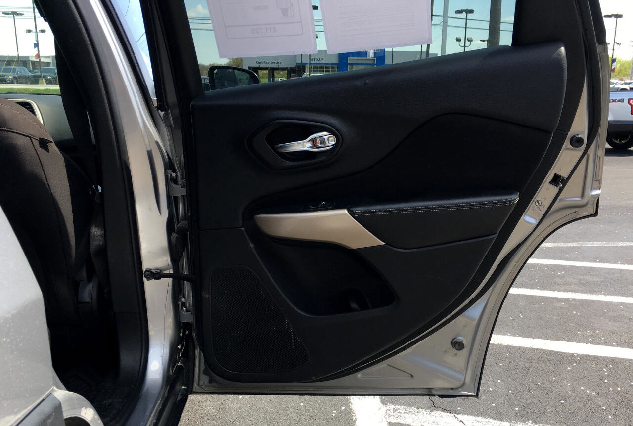 Used 2017 Jeep Cherokee Latitude w/ Safety/Convenience Group image 21