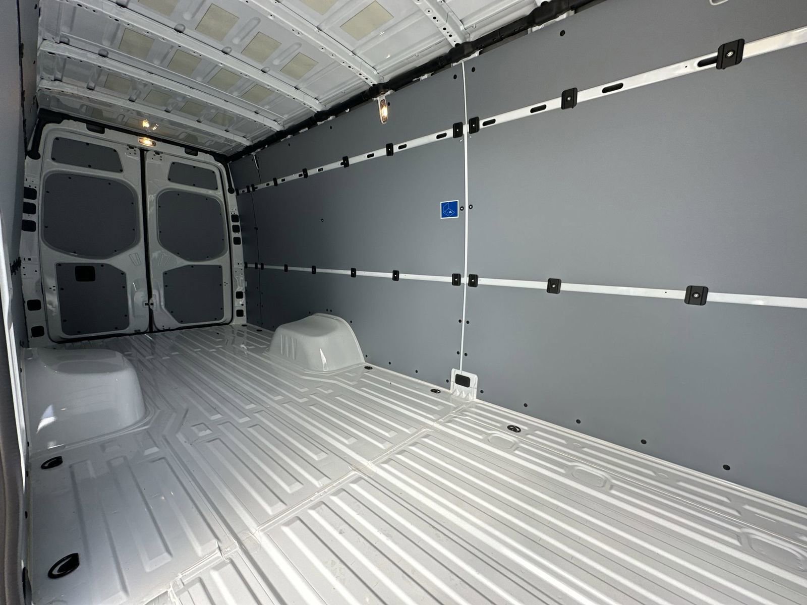 Used 2023 Mercedes-Benz Sprinter 3500 image 27