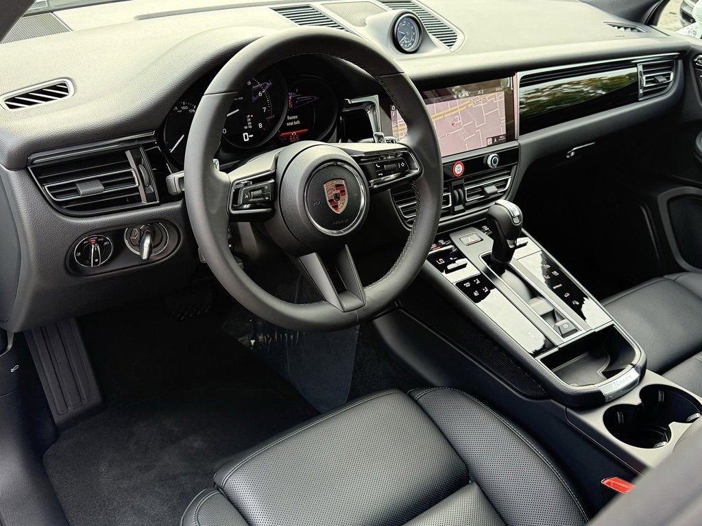 New 2026 Porsche Macan image 4