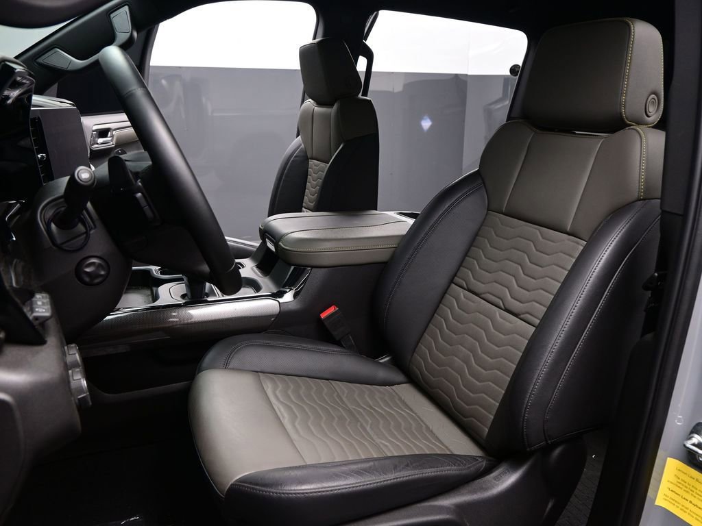 Used 2025 Chevrolet Silverado 1500 ZR2 w/ Technology Package image 9