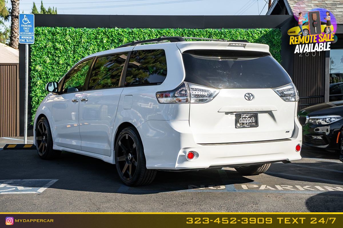Used 2017 Toyota Sienna SE FWD image 8