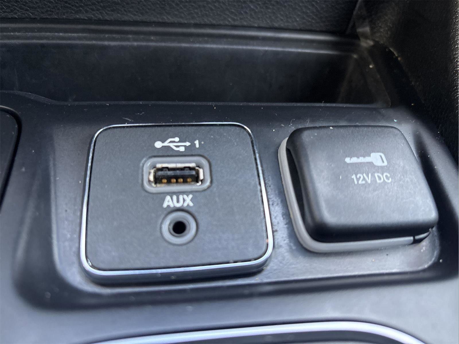 Used 2020 Jeep Cherokee Latitude Plus image 26