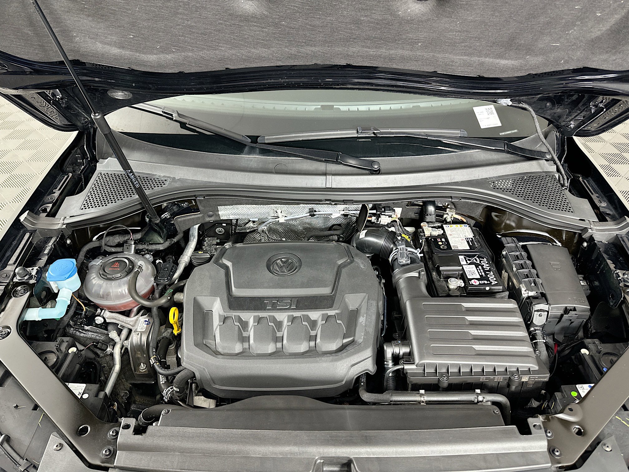 Used 2024 Volkswagen Tiguan SE FWD image 32