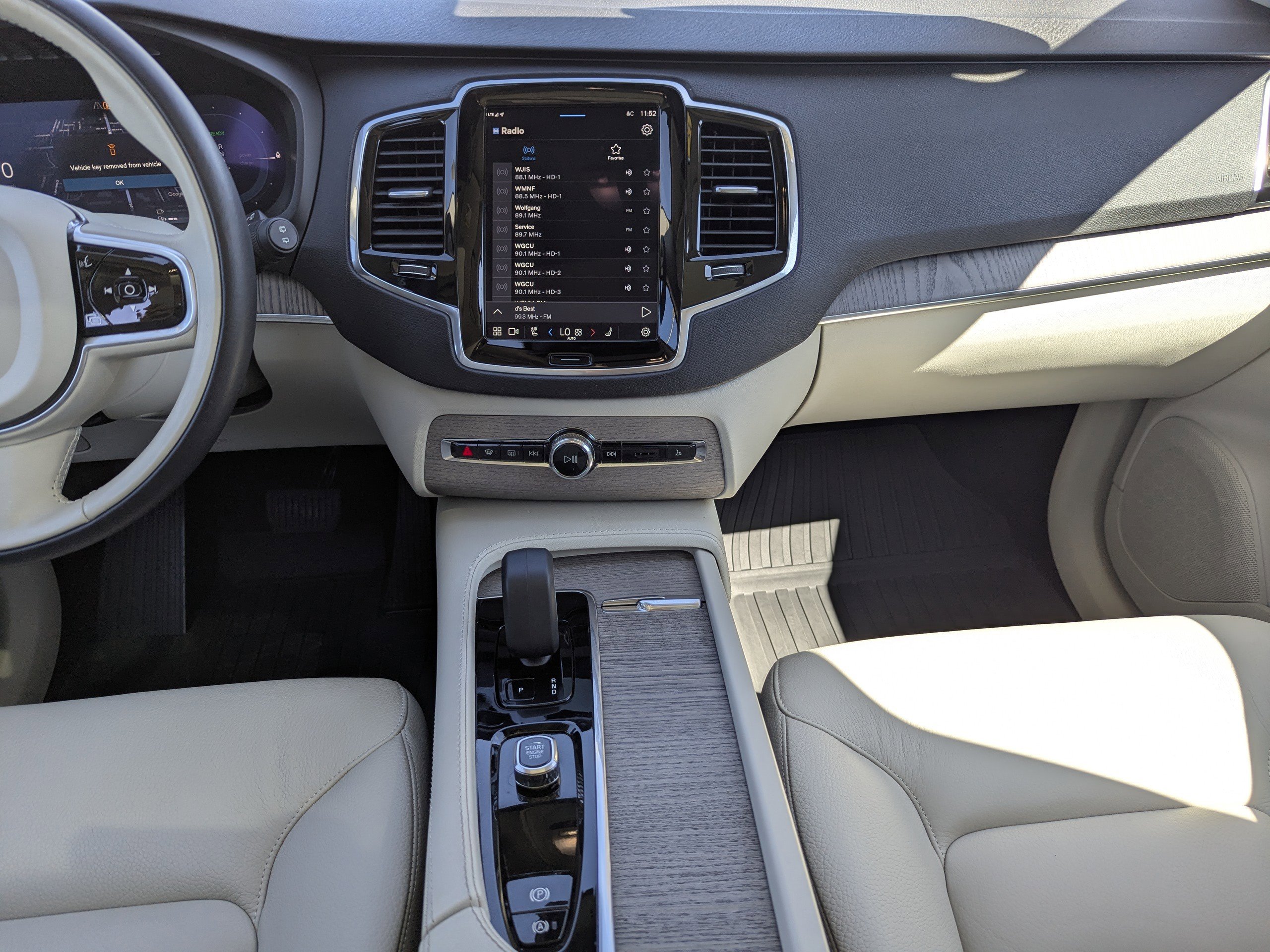 Used 2023 Volvo XC90 T8 Plus w/ Protection Package Premier image 17