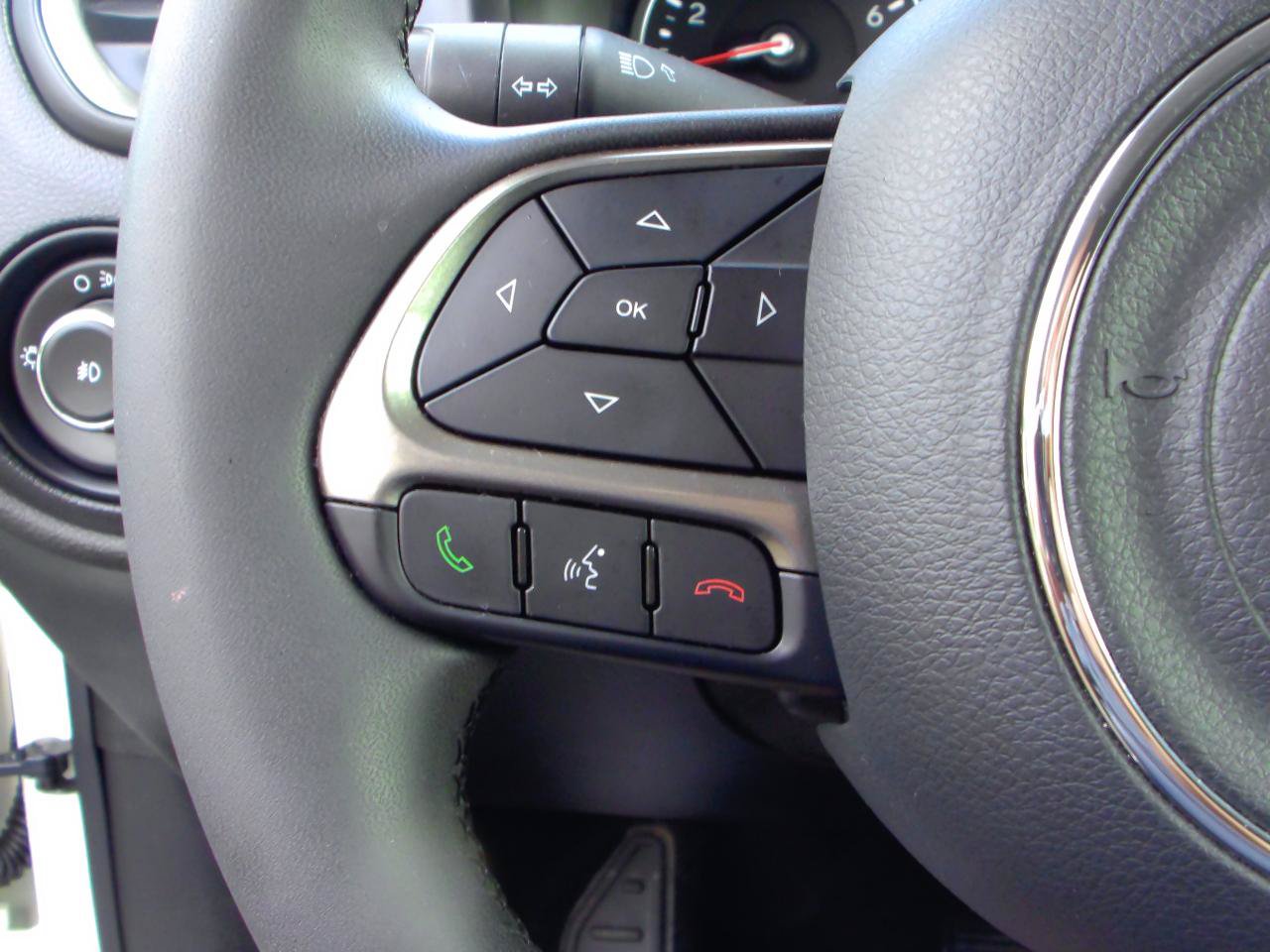 Used 2022 Jeep Renegade Latitude AWD/4WD image 15