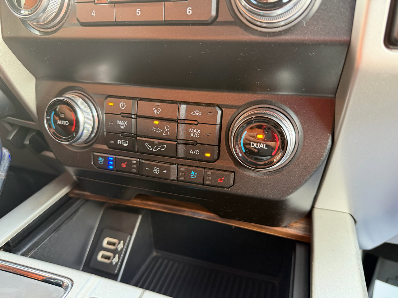 Used 2019 Ford F150 Lariat w/ Equipment Group 502A Luxury image 18