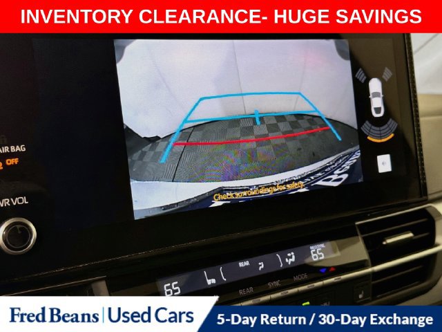 Used 2025 Toyota Sienna XLE FWD image 19