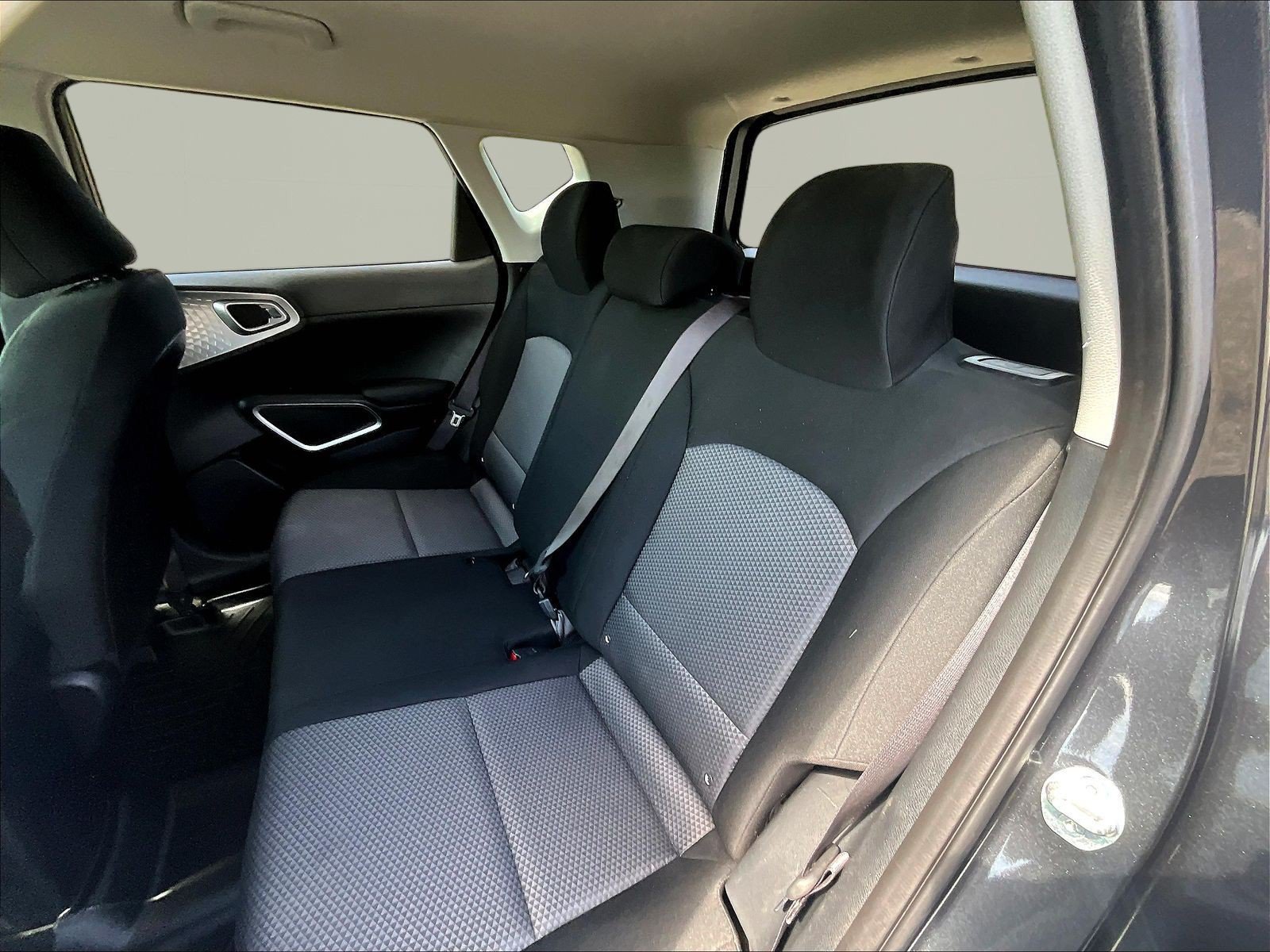 Used 2025 Kia Soul LX w/ LX Technology Package FWD image 22