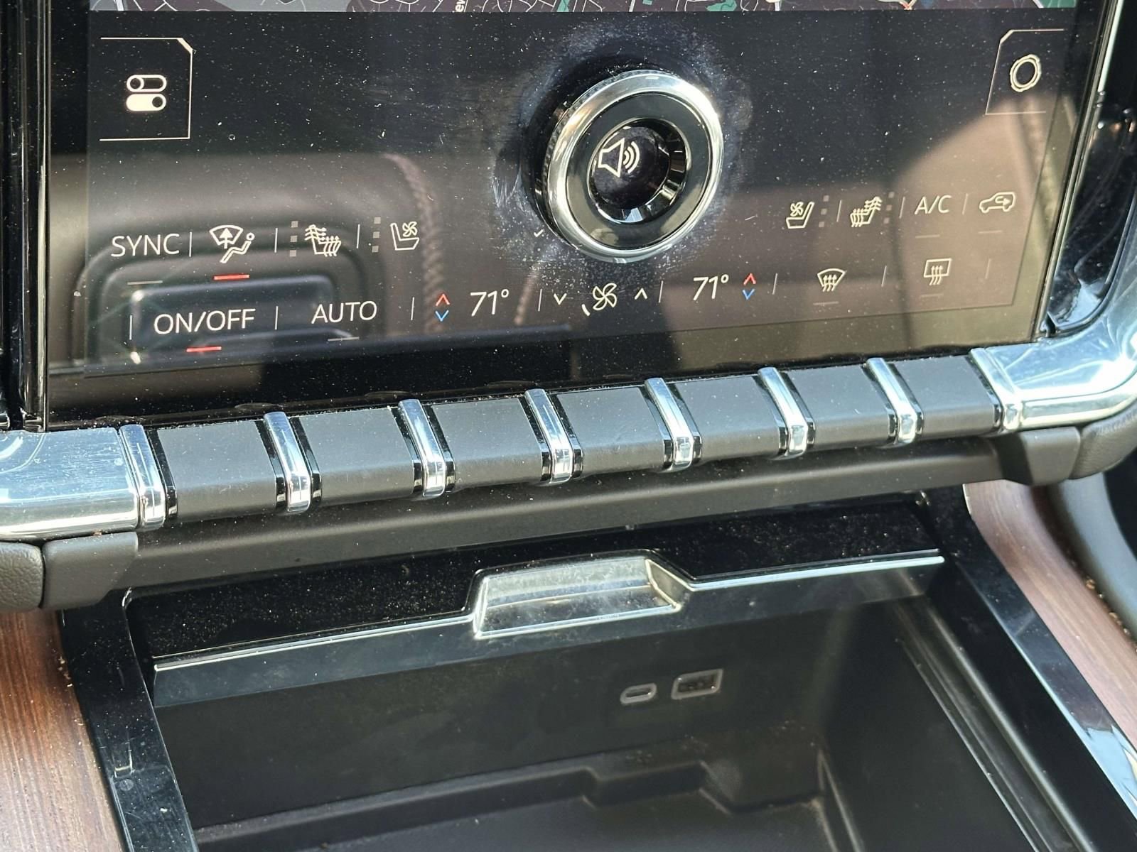 Certified 2025 GMC Yukon Denali AWD/4WD image 12