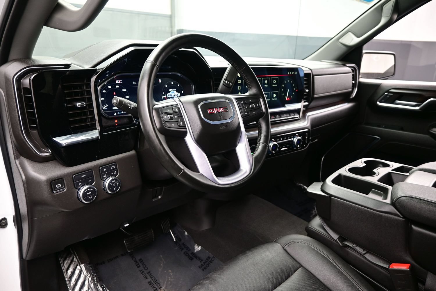 Used 2024 GMC Sierra 1500 SLT AWD/4WD image 16