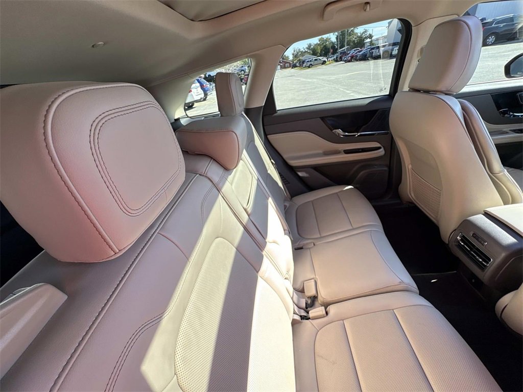 Used 2022 Lincoln Corsair FWD w/ Premium Package image 15