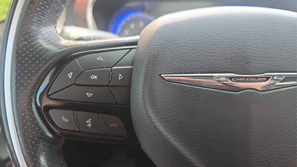 Used 2020 Chrysler Pacifica Limited FWD image 24