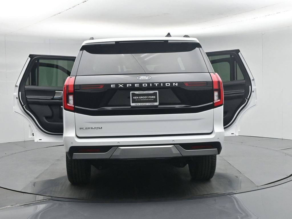 Certified 2025 Ford Expedition Platinum w/ Driver's Package AWD/4WD image 39
