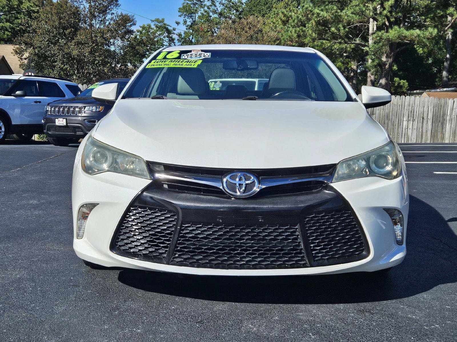 Used 2016 Toyota Camry SE w/ Moonroof Package FWD image 20