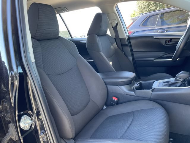 Used 2025 Toyota RAV4 LE AWD/4WD image 25