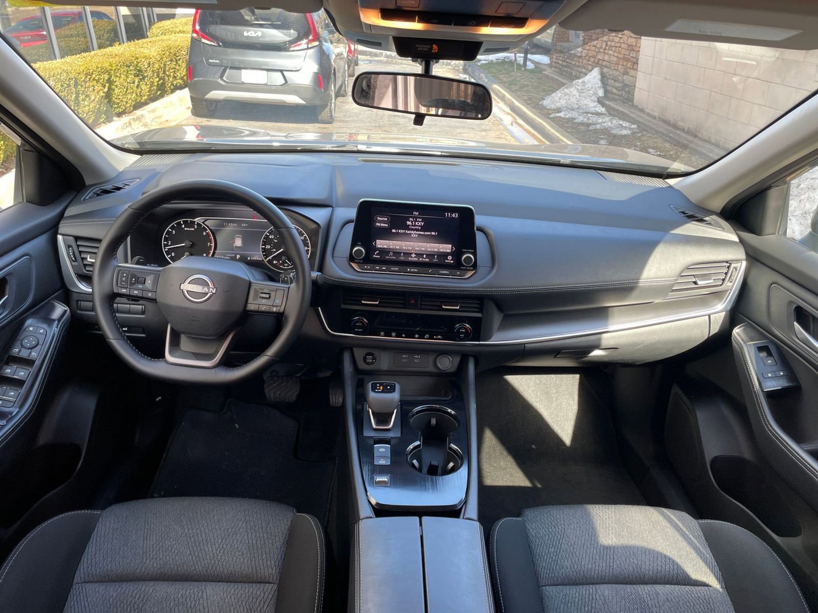 Used 2025 Nissan Rogue SV image 35