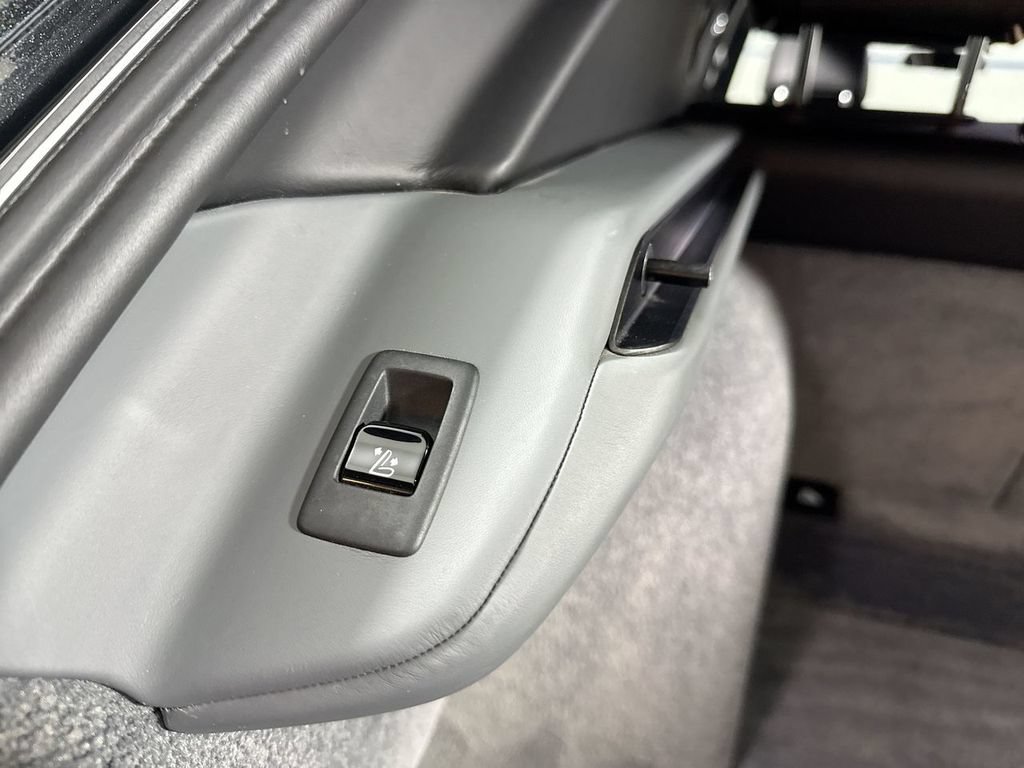 Used 2020 Rolls-Royce Cullinan AWD/4WD image 95