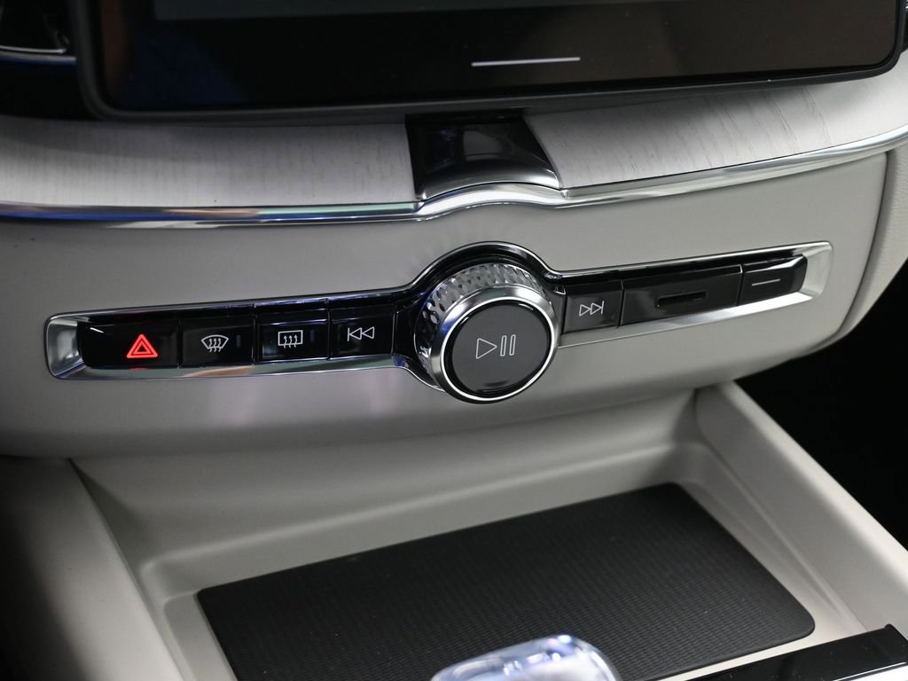 New 2026 Volvo XC60 B5 Ultra w/ Protection Package Premier image 16