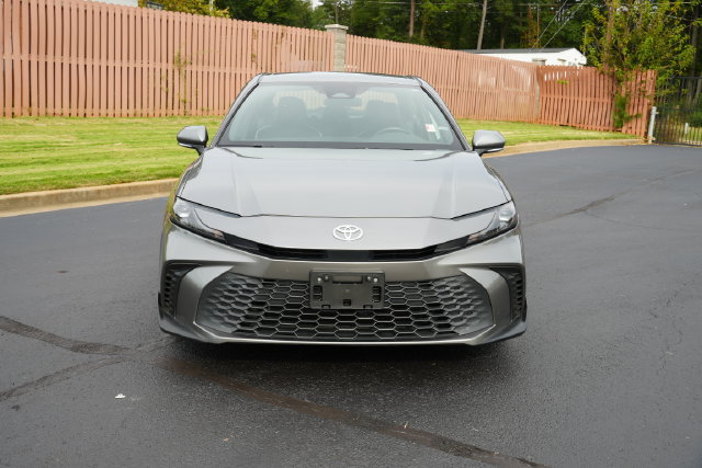 Used 2025 Toyota Camry SE FWD image 2