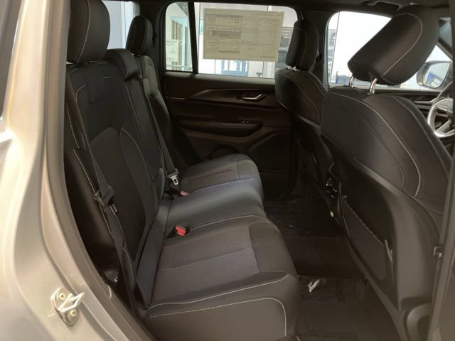 Used 2025 Jeep Grand Cherokee Laredo X w/ Luxury Tech Group I image 13
