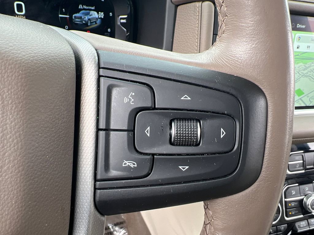 Used 2022 GMC Yukon Denali w/ Denali Premium Package image 18