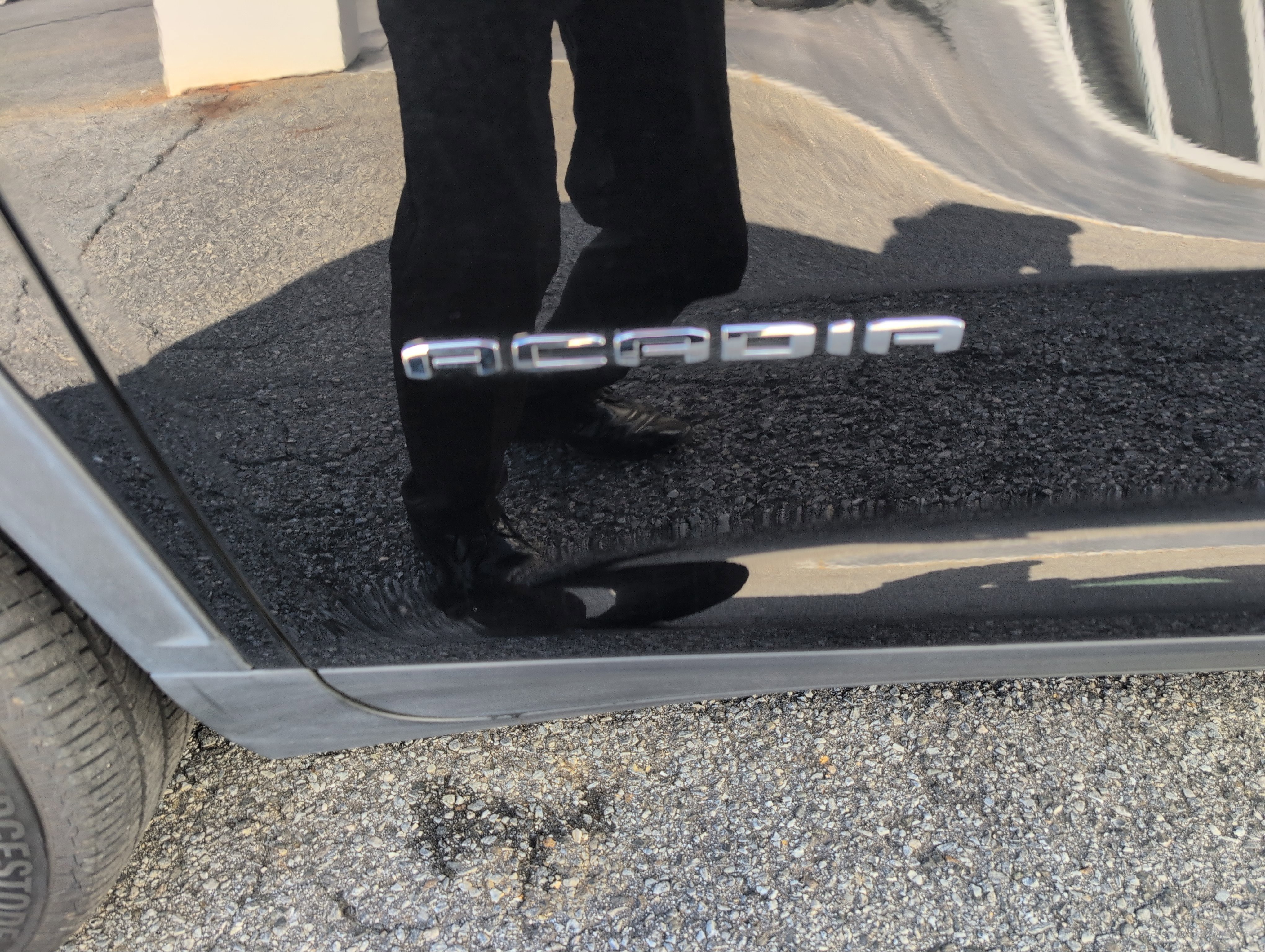 Used 2025 GMC Acadia Elevation image 3