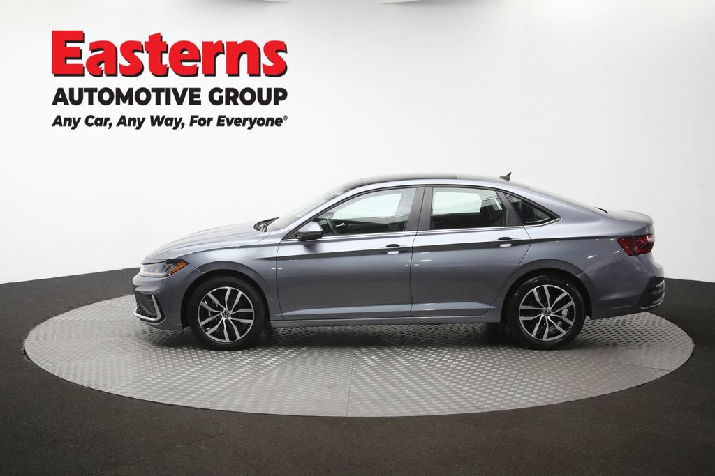 Used 2025 Volkswagen Jetta SE FWD image 62