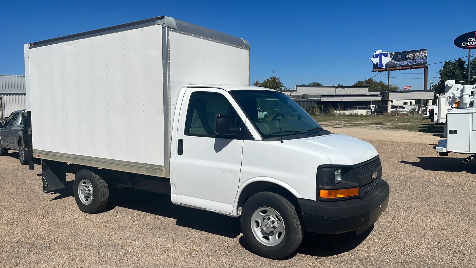 Used 2016 Chevrolet Express 3500 RWD image 5
