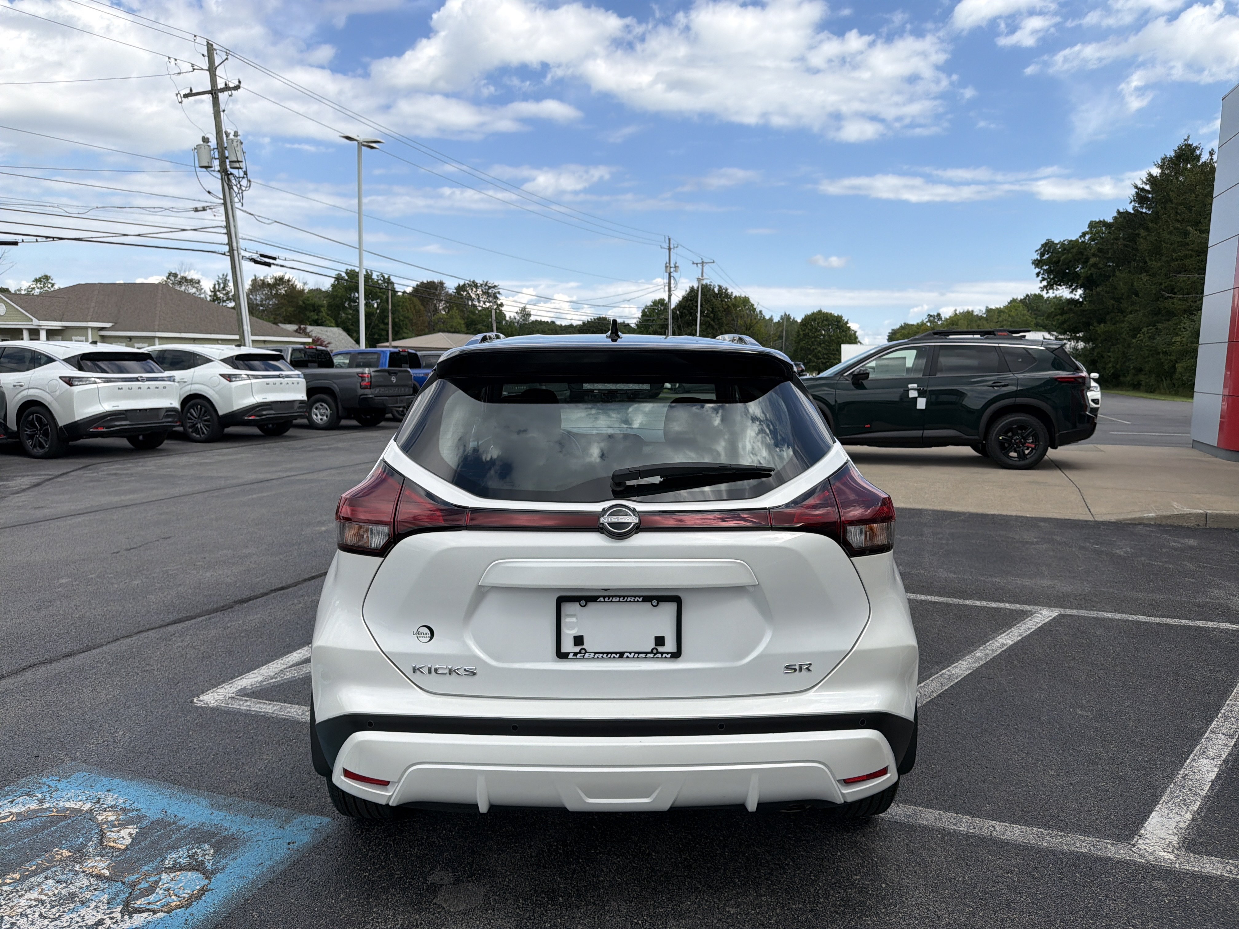 Used 2023 Nissan Kicks SR FWD image 6