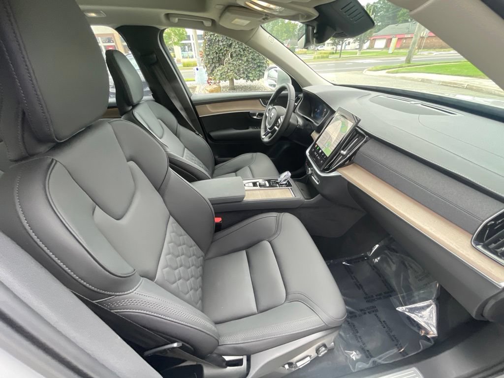 Used 2025 Volvo XC90 B6 Plus AWD/4WD image 18