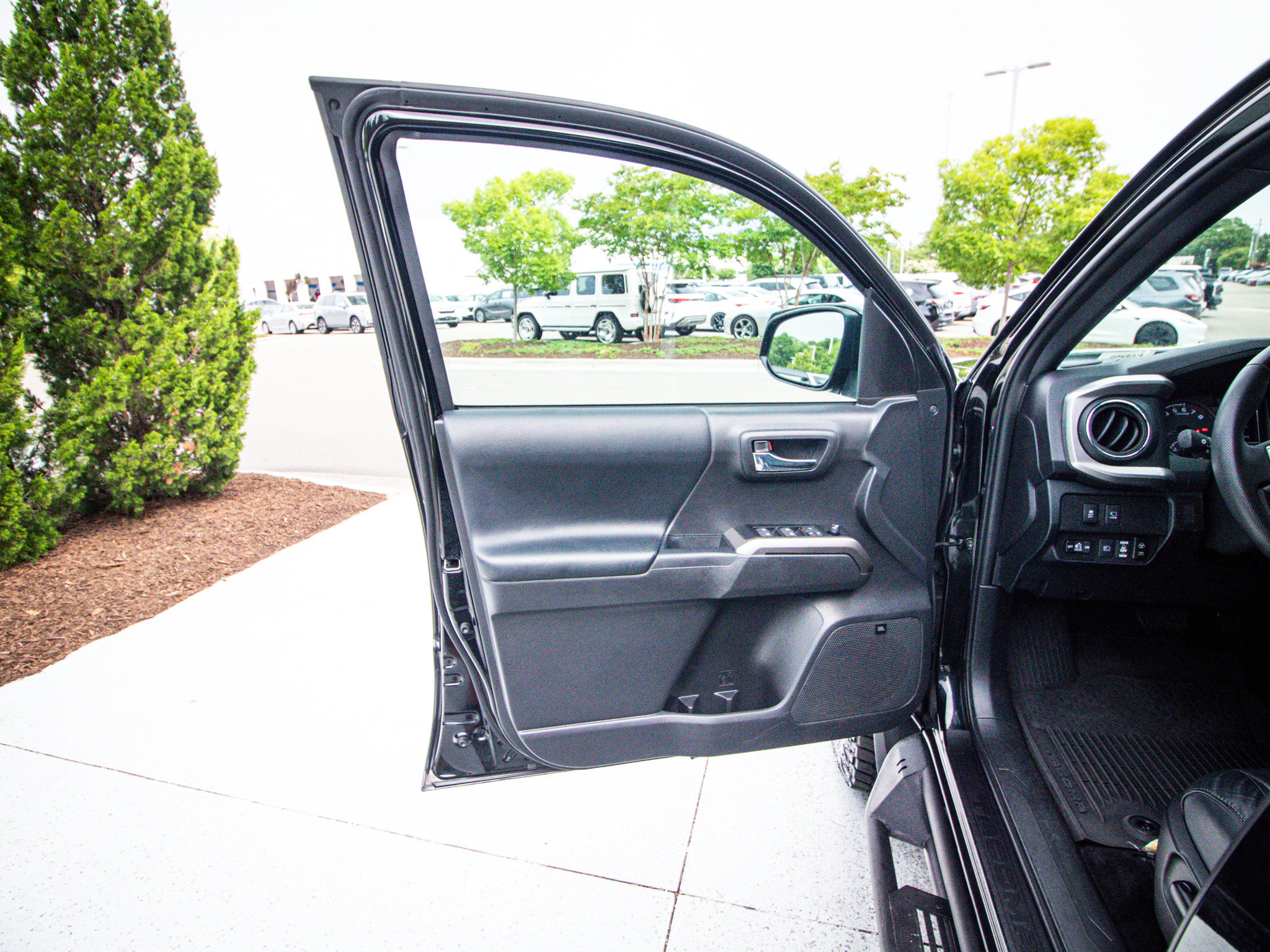 Used 2023 Toyota Tacoma Limited AWD/4WD image 14