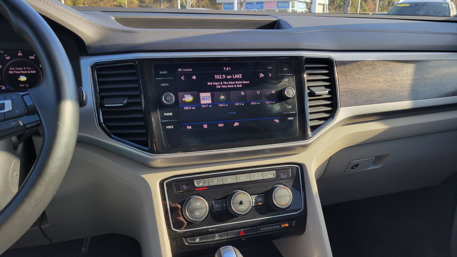 Used 2019 Volkswagen Atlas SEL Premium image 26