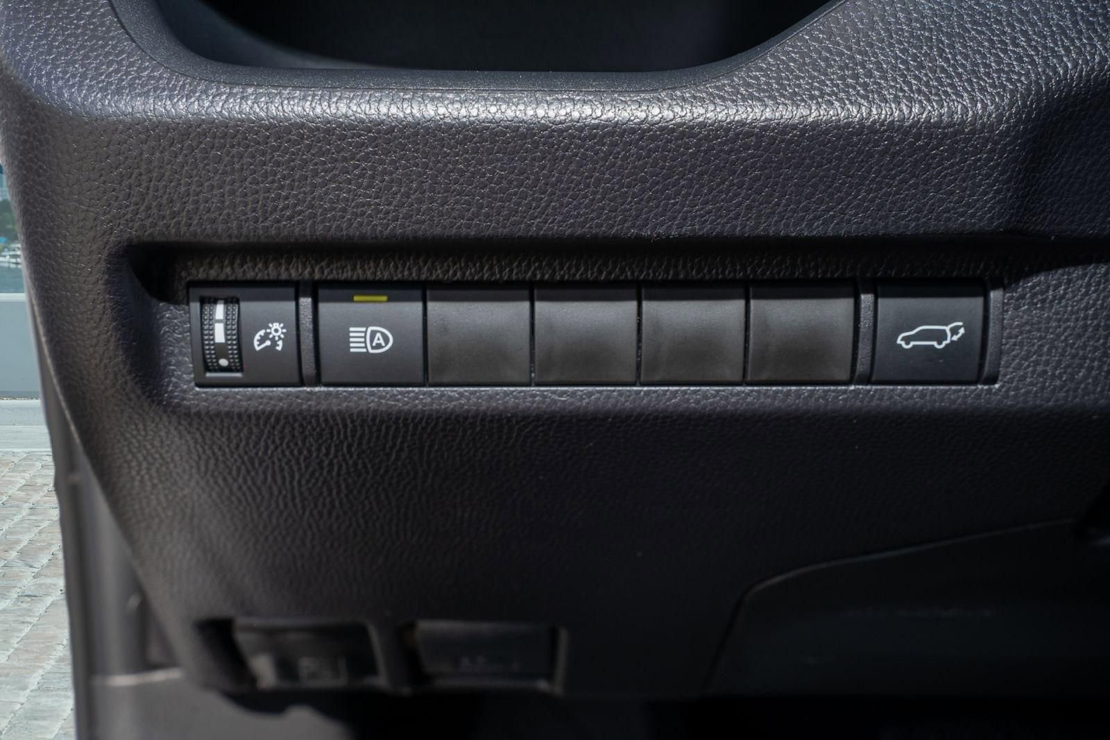 Used 2025 Toyota RAV4 XLE w/ Convenience Package image 30