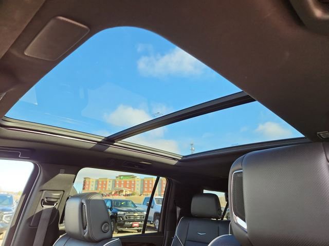 Certified 2023 Cadillac Escalade ESV Premium Luxury AWD/4WD image 19