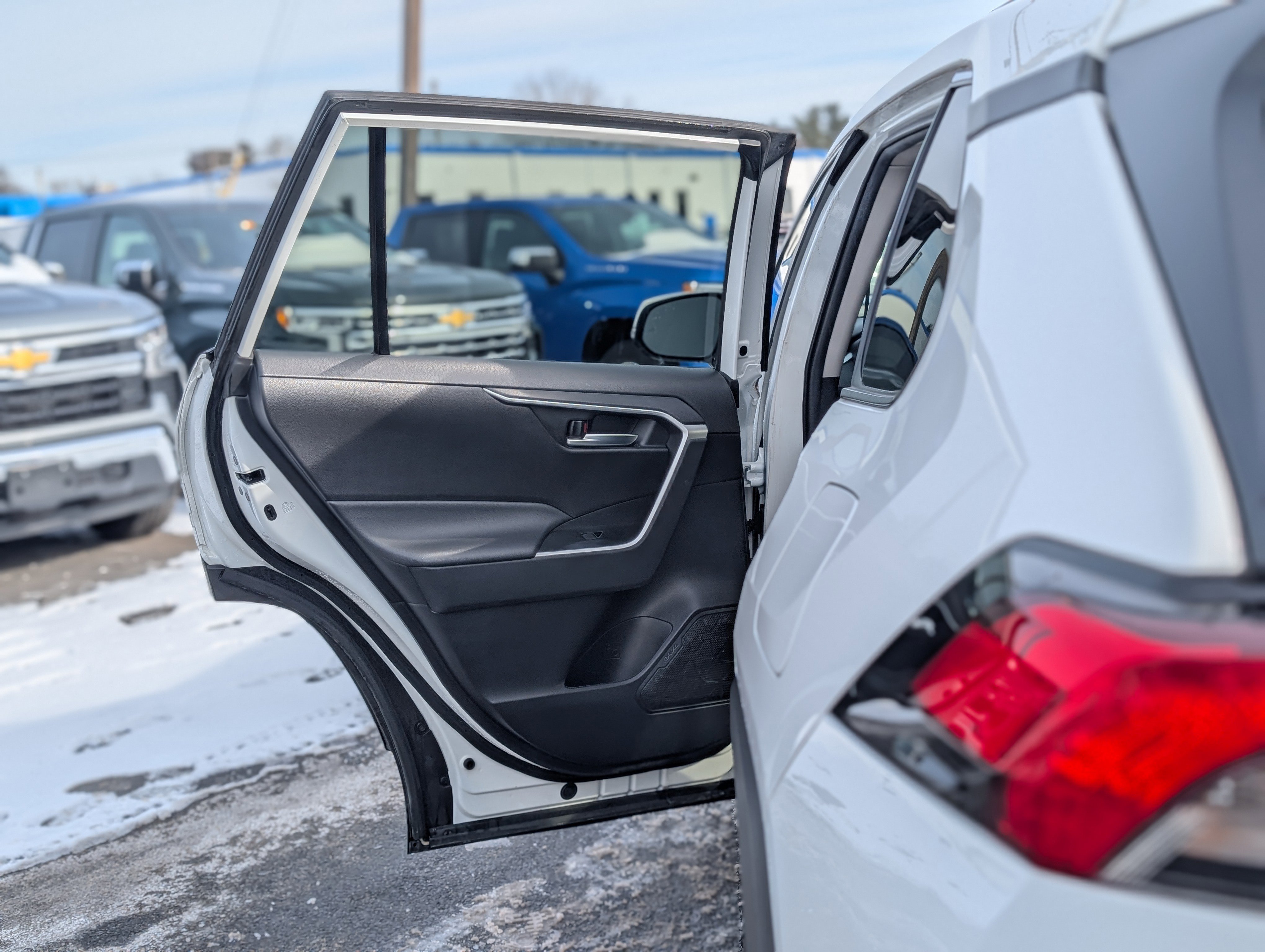 Used 2023 Toyota RAV4 XLE image 32