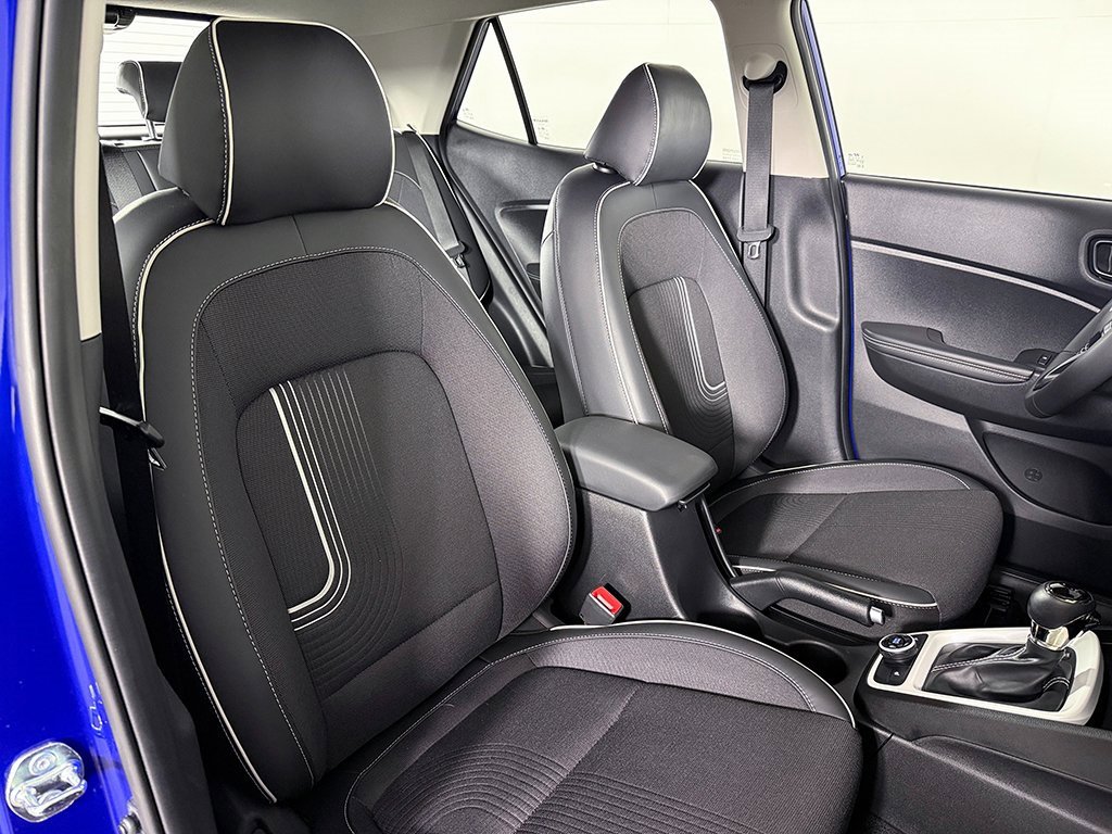 Used 2025 Hyundai Venue Limited image 26
