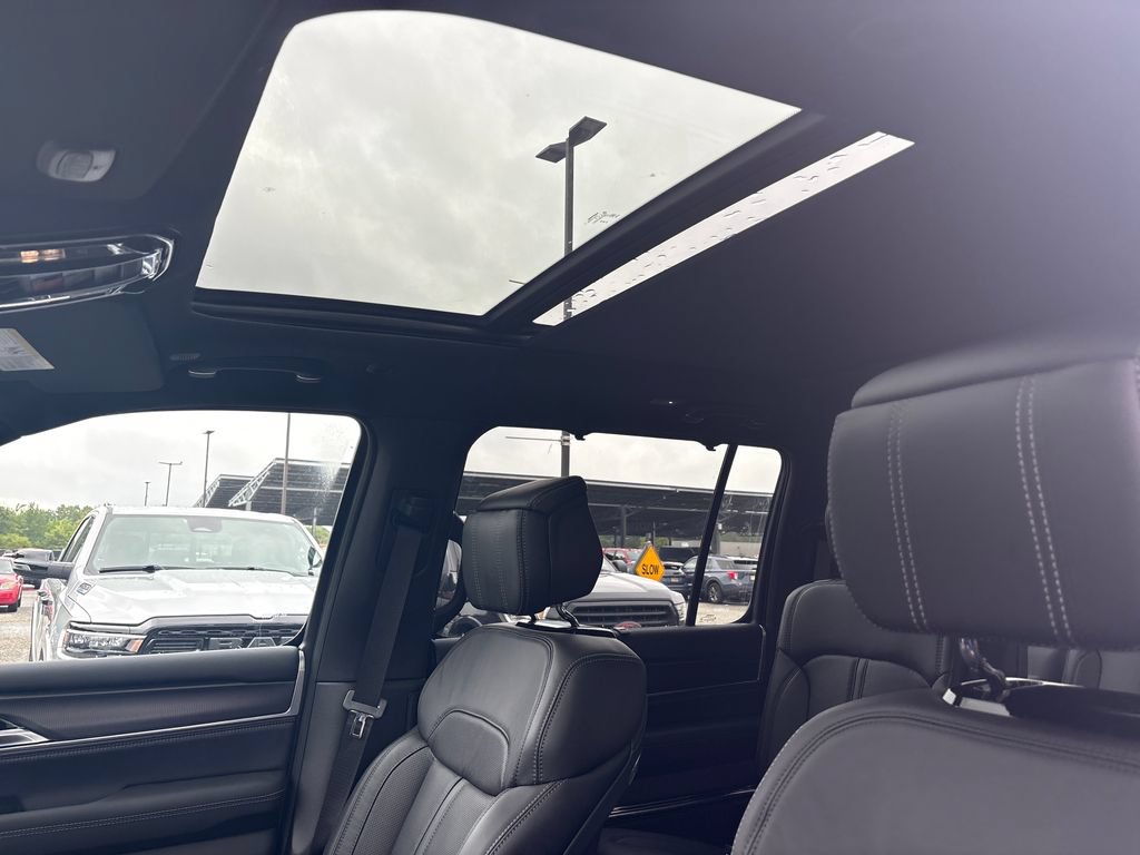 New 2026 Jeep Grand Wagoneer Summit w/ Premium Group III AWD/4WD image 6