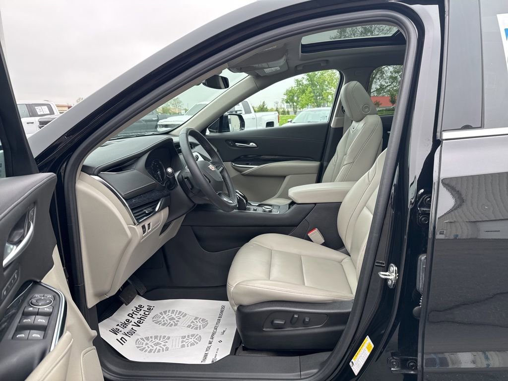 Used 2023 Cadillac XT4 Premium Luxury w/ Cold Weather Package FWD image 34