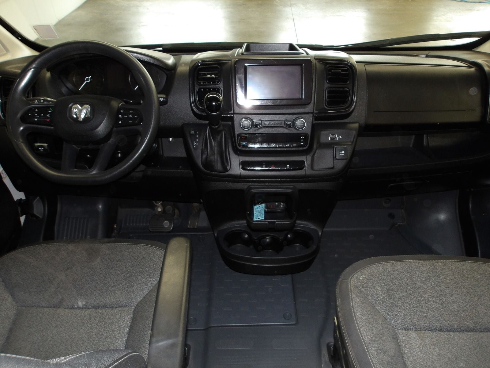 Used 2024 RAM ProMaster 2500 w/ Convenience Group FWD image 11