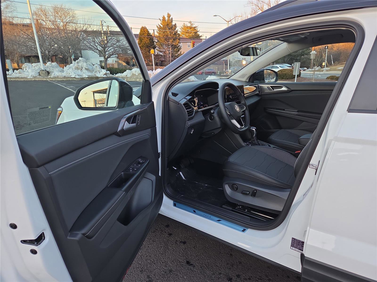 New 2026 Volkswagen Taos SE image 11