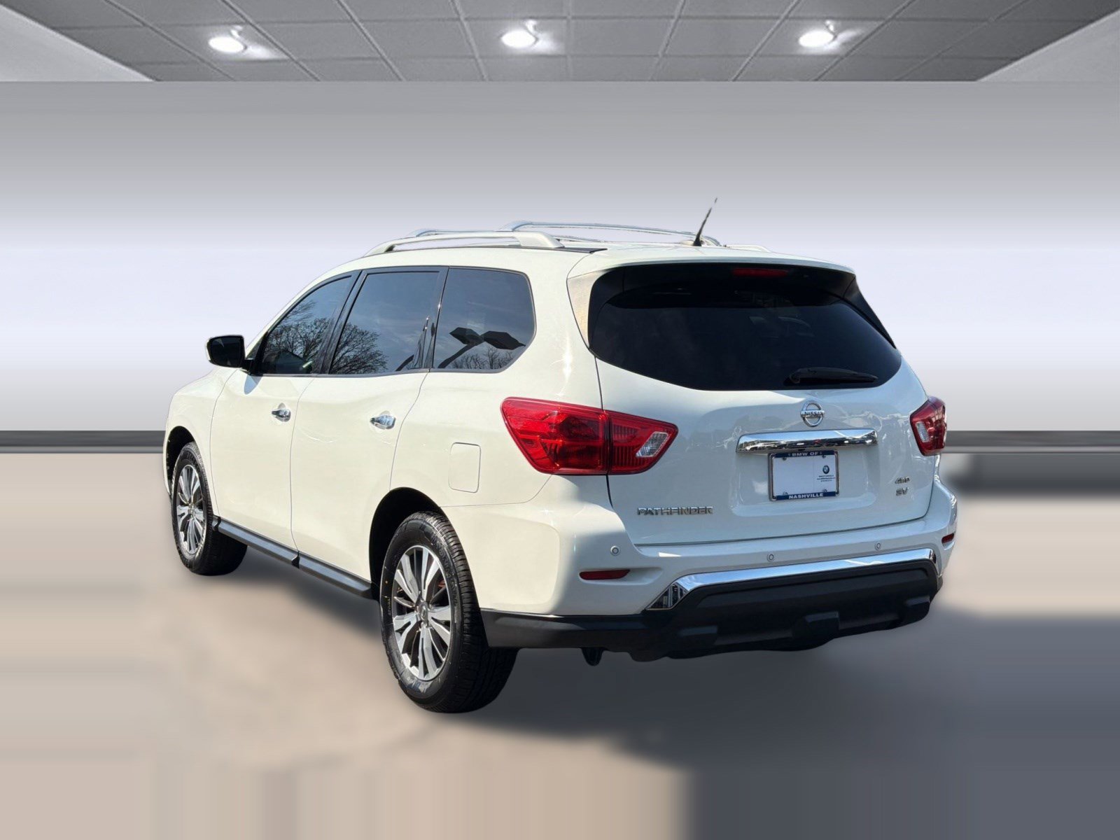 Used 2018 Nissan Pathfinder SV image 3