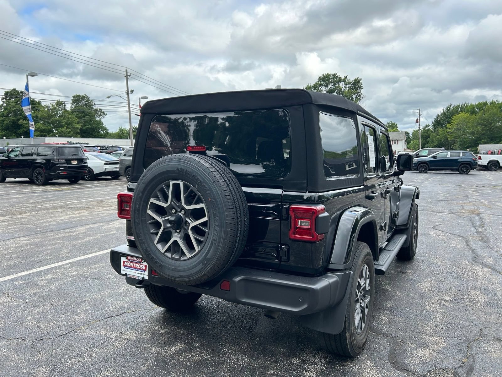 Certified 2024 Jeep Wrangler Unlimited Sahara w/ Safety Group AWD/4WD image 8