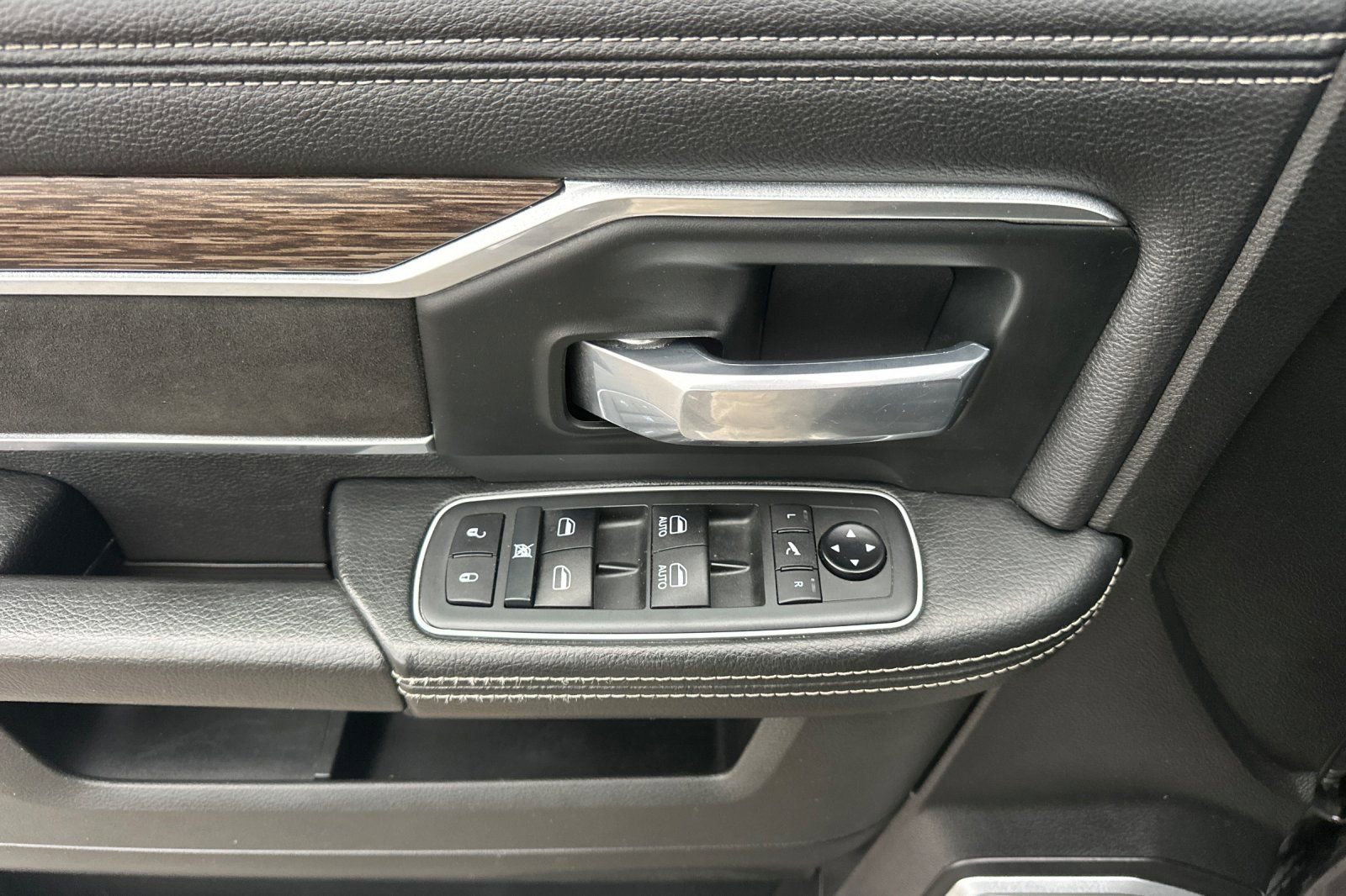 Used 2020 RAM 2500 Laramie image 11