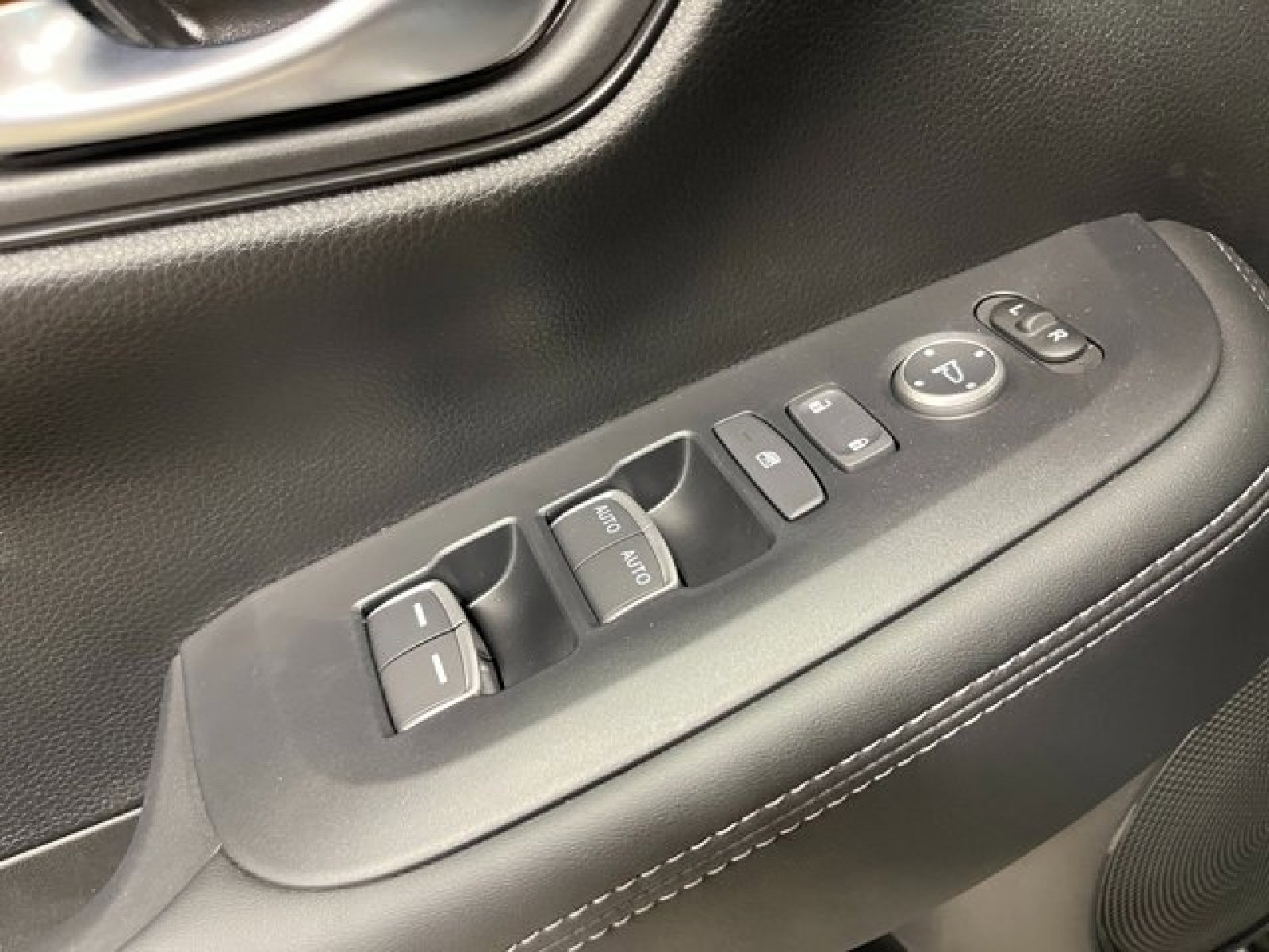 New 2026 Honda HR-V EX-L image 13