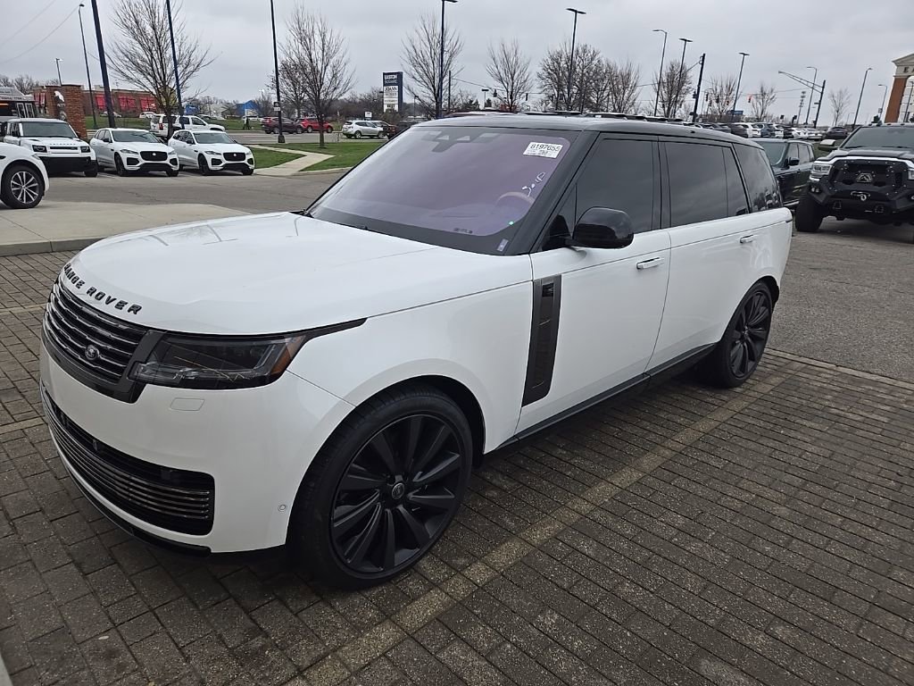 Used 2023 Land Rover Range Rover SV image 1