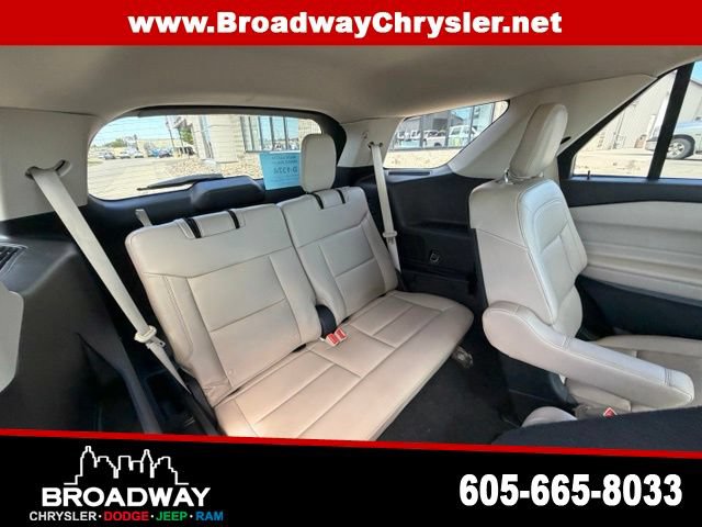 Used 2020 Ford Explorer XLT w/ Equipment Group 202A AWD/4WD image 12