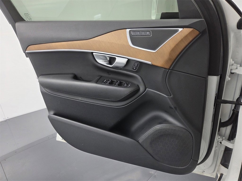 Used 2022 Volvo XC90 T5 Momentum w/ Advanced Package image 28