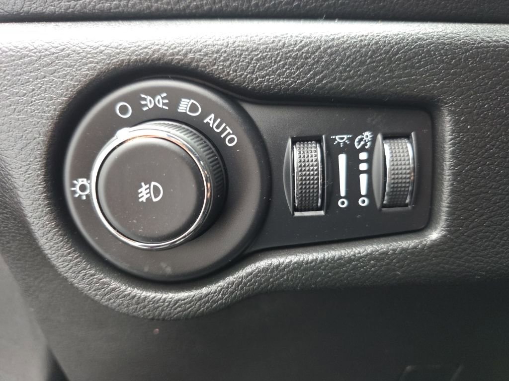 Used 2023 Chrysler Pacifica Touring-L w/ S Appearance Package image 19