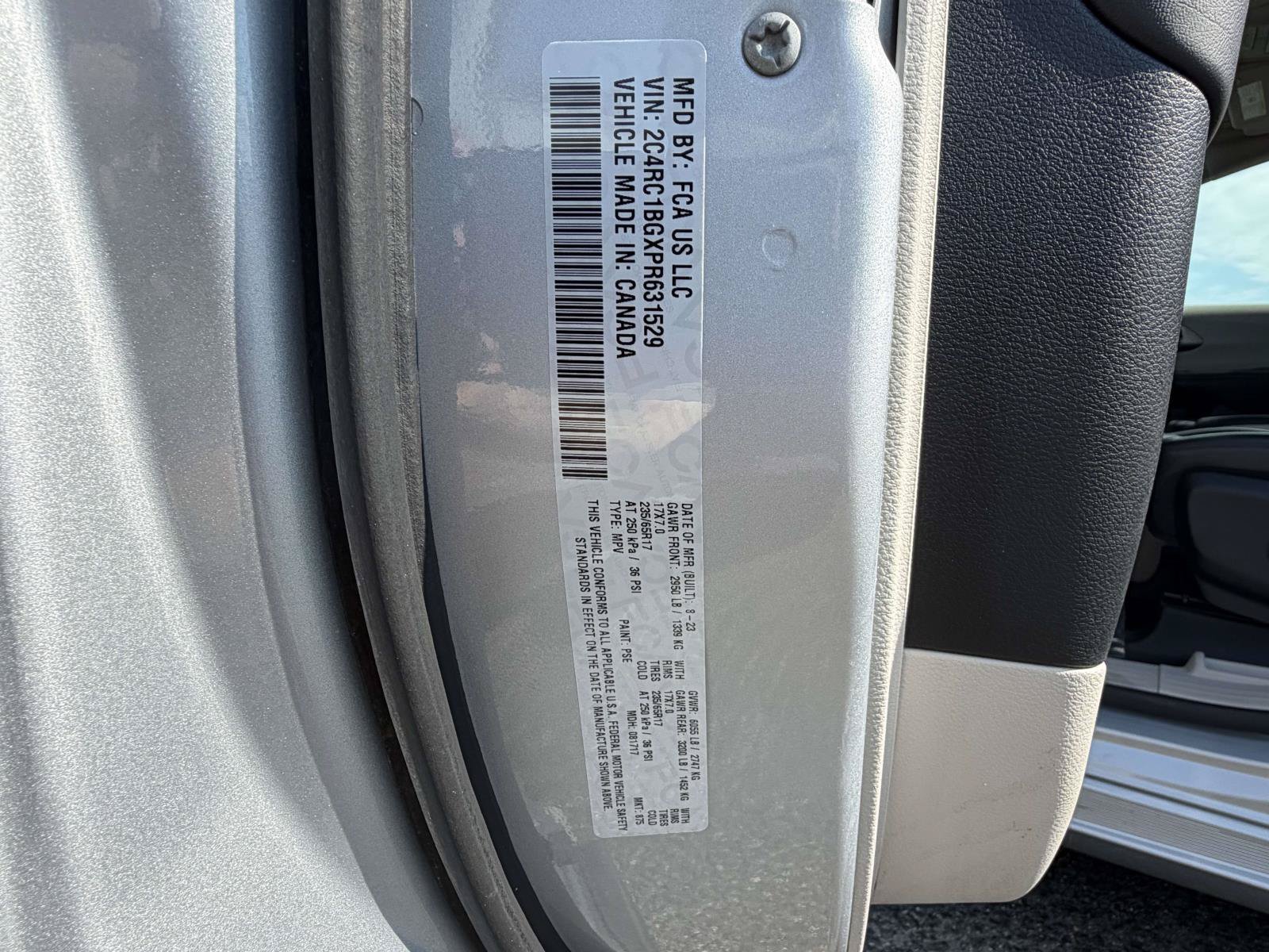 Used 2023 Chrysler Pacifica Touring-L FWD image 37