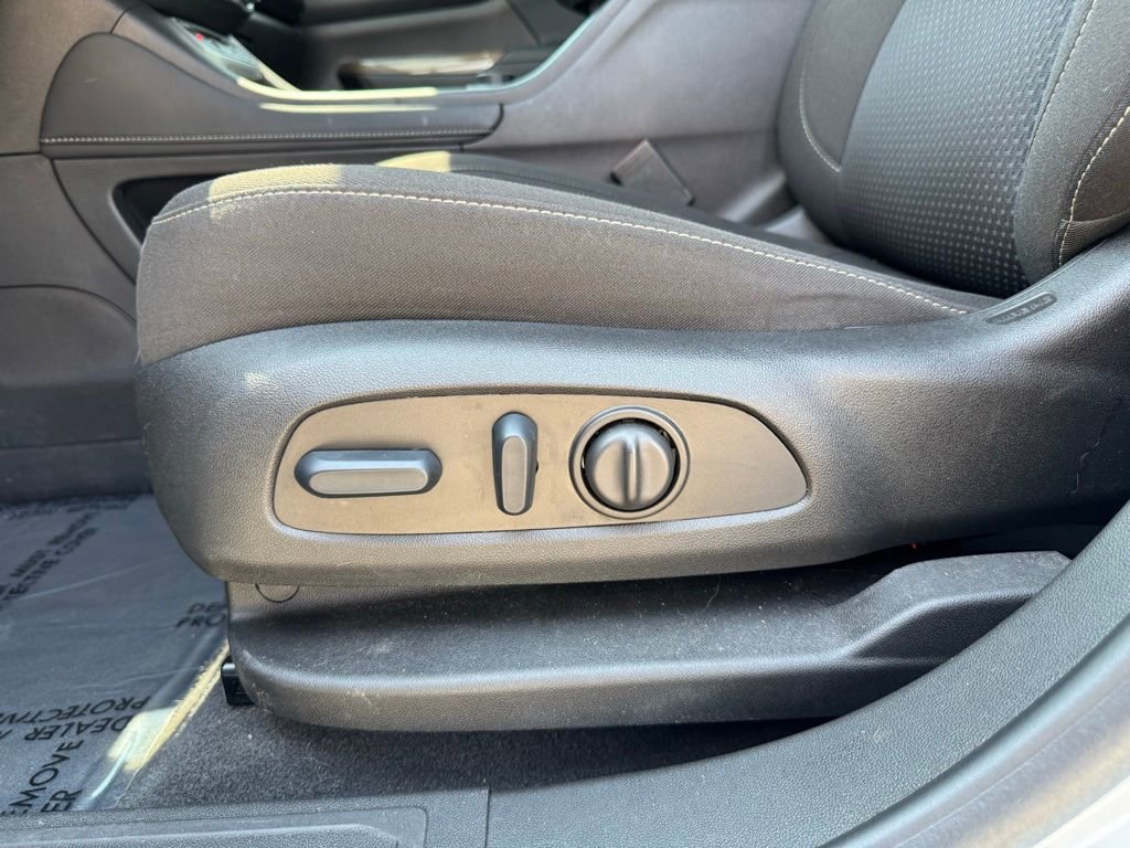 Used 2023 GMC Acadia SLE w/ Driver Convenience Package image 18